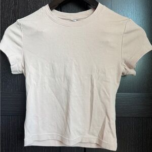 Uniqlo Cream Short Sleeve Women's Tee